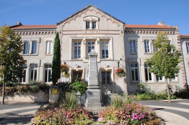 Agence postale communale et annexe mairie de Moingt (crédit : Ville de Montbrison)