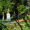 Le jardin d’Allard avec ses hectares de verdure au cœur de la ville et la statue de Victor de Laprade, poète et académicien Montbrisonnais.
Crédit Ville de Montbrison