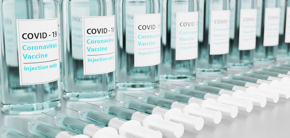 photo de flacons avec vaccin contre la covid-19