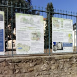 photo de l'exposition mise en place sur les grilles du jardin d'Allard à Montbrison